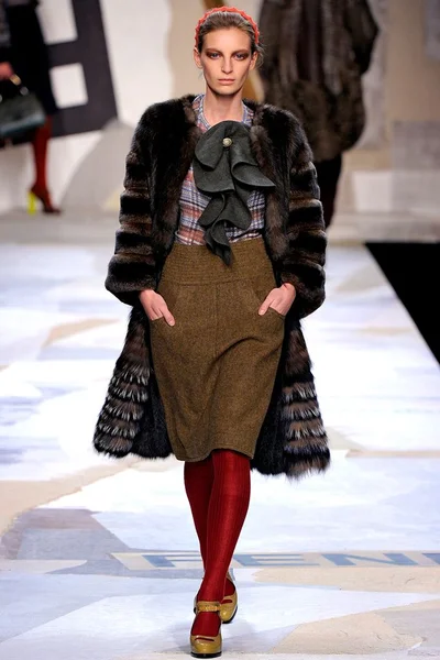 Look 18